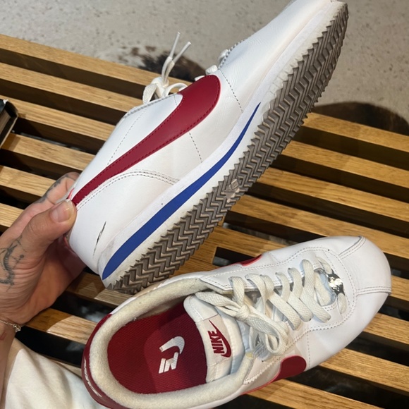 SOLD NIKE Cortez SIZE 8 M/ 10 W - Picture 9 of 12